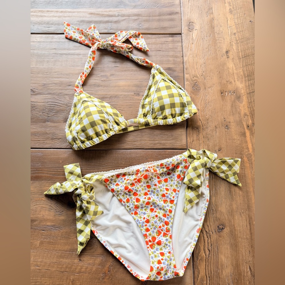 Aerie Green Gingham and Strawberry 🍓 Floral Bikini - Picture 1 of 6